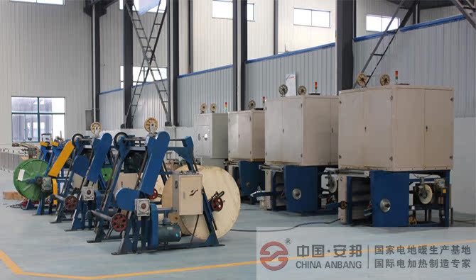 電伴熱帶生產(chǎn)設(shè)備與成品展示(圖1) 電伴熱帶生產(chǎn)設(shè)備及成品展示(圖)